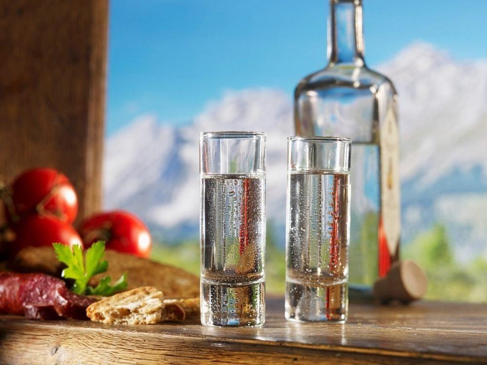 Prodajem domaću lozovu rakiju 50vol