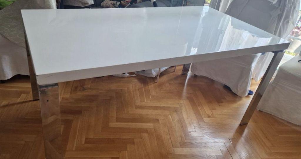 Trpezarijski sto