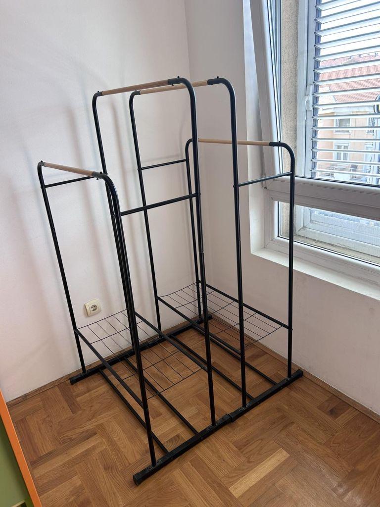 Dva kvalitetna vjesaonika