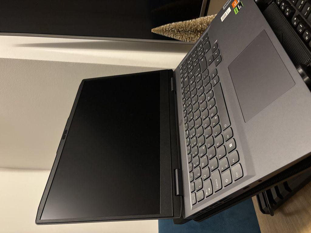 Laptop lenovo LOQ Nvidia RTX 4050, procesor Ryzen 5 7640HS, jos u garanciji 9 mj