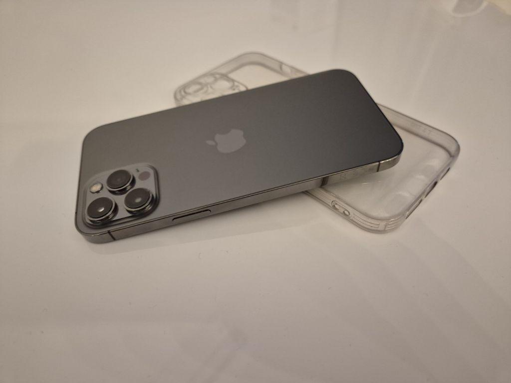 Prodajem iPhone 12 PRO MAX 128gb