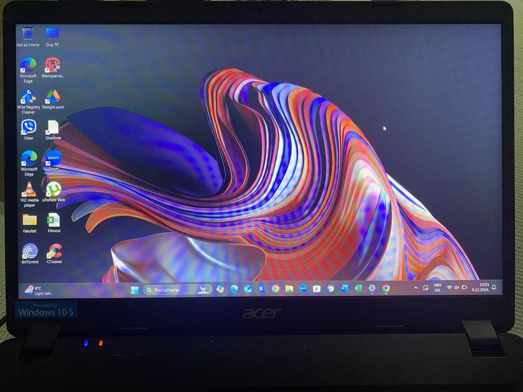 Prodajem laptop Acer