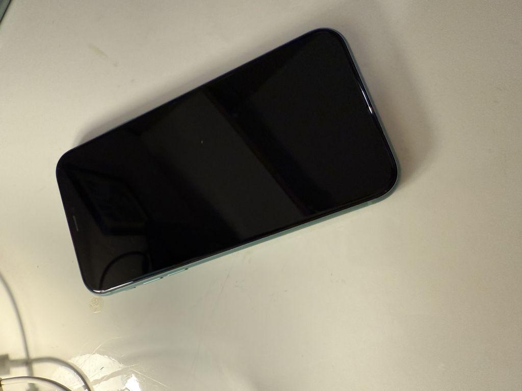 Prodajem iphone 11