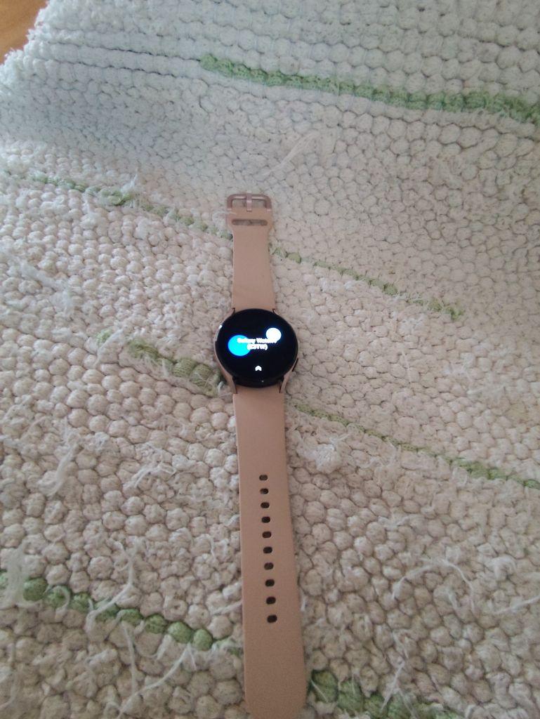 Samsung Galaxy Watch 4 (40mm) – Odličan pametni sat, top stanje!