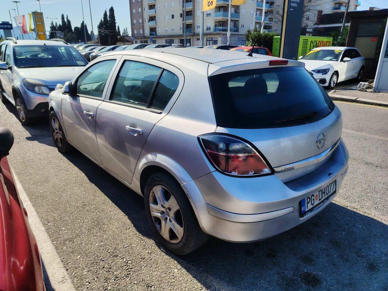 Prodajem OPEL ASTRU