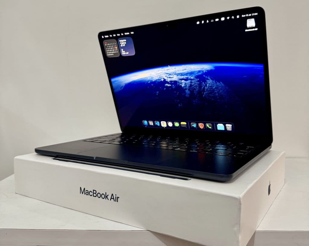 Prodajem MacBook M2 13