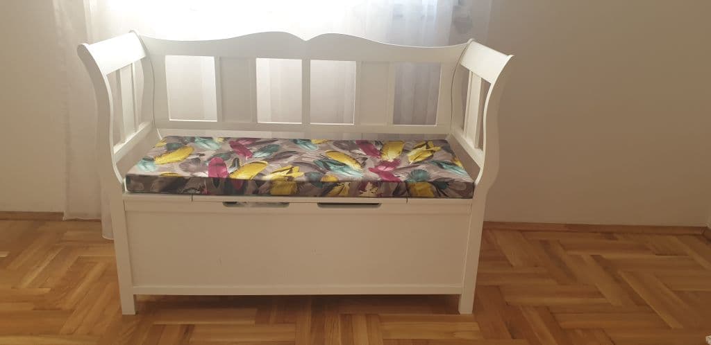 Moderna klupica za sobu