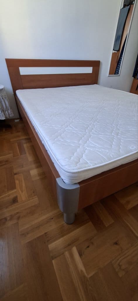 francuski lezaj sa dusekom 160x200cm