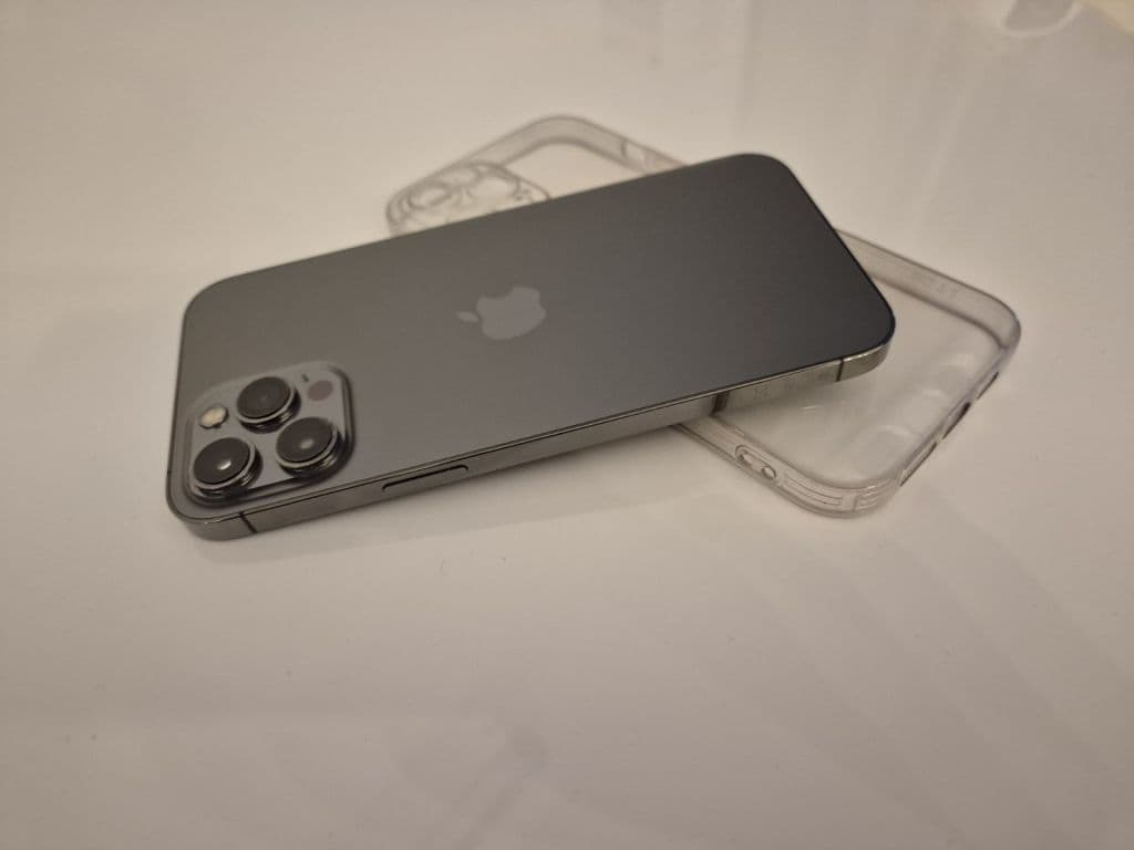 Prodajem iPhone 12 PRO MAX 128gb