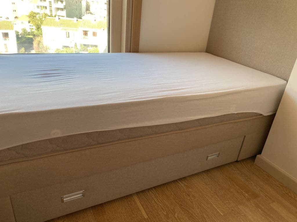 Prodajem dva kreveta samca