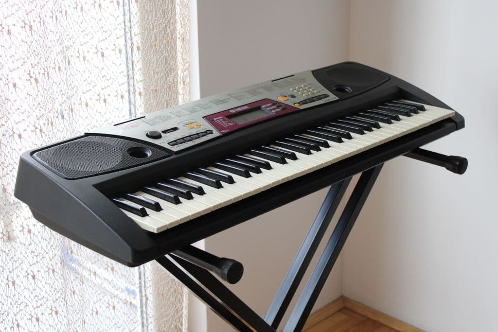 Prodaje se Yamaha PSR-172 električna klavijatura