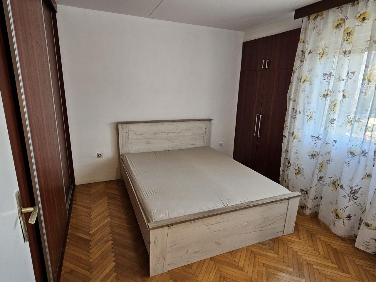 Prodajem bračni krevet sa dušekom