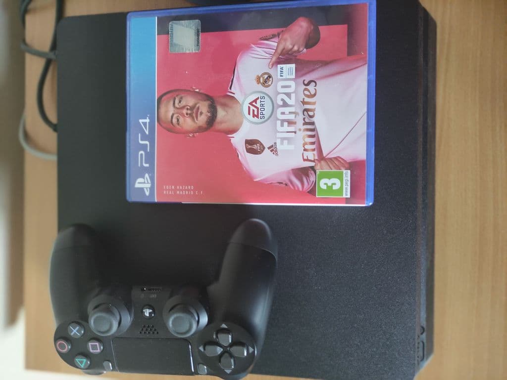Prodajem SONY4