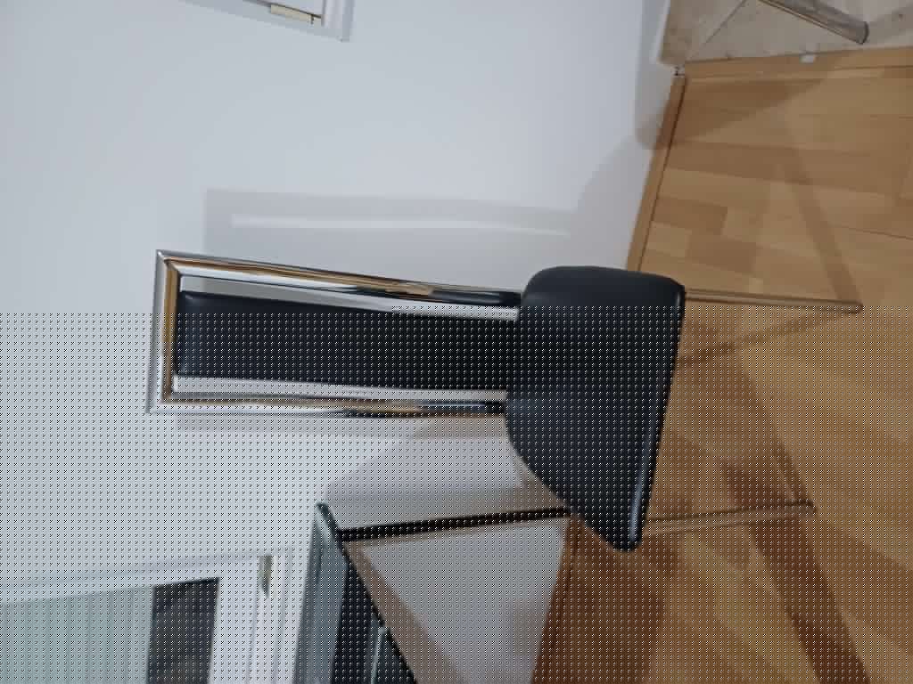 Prodajem stakleni sto sa 4 stolice