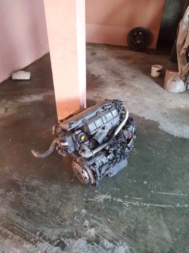 KOMPLETAN. MOTOR. OD. CITROENA C3. 1.4. HDI. 50. KW. SA. PAPIRIMA. : MOTOR. SE. 