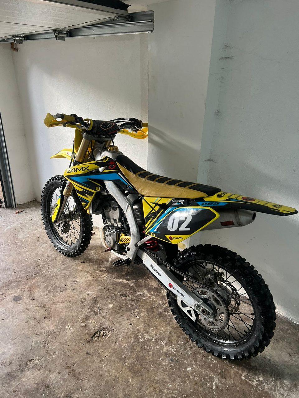 Suzuki RMZ 250, 2016. god. (fotografija 2)