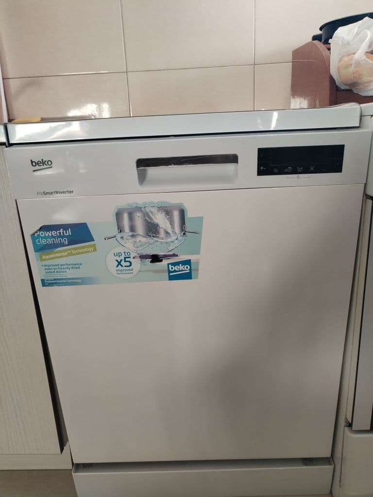 Prodajem masinu za sudje, Beko, inverter, istekla garancija, ocuvana